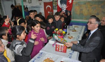 Vali Şeref Ataklı Köy ziyaretlerine devam ediyor