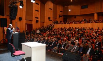 Şakir Voyvot İzleyenleri Asrı Saadete Götürdü