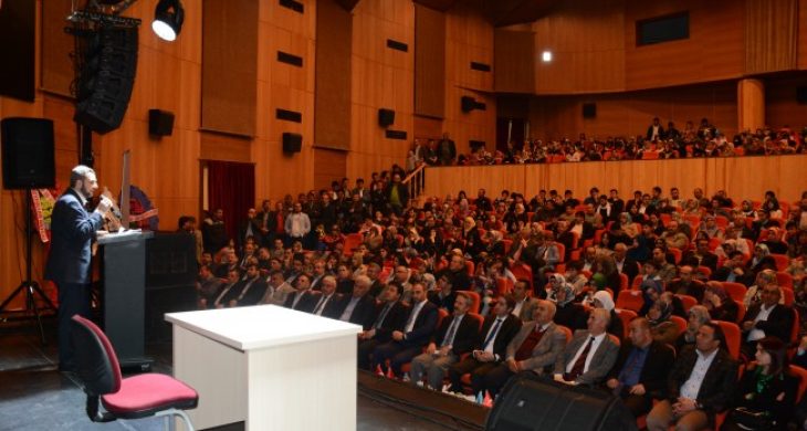 Şakir Voyvot İzleyenleri Asrı Saadete Götürdü