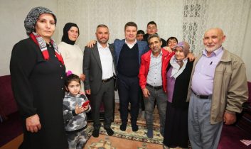 Dinçer, Aslan Ailesinin Davetini Geri Çevirmedi