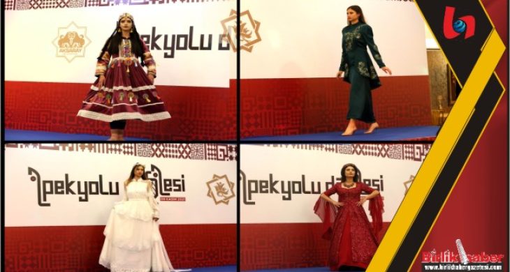 Giysi Kumbarasındaki Kıyafetler Defileye Dönüştü