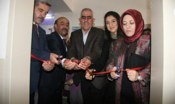 Hayırsever işadamı tarafından kurulan kütüphane törenle açıldı