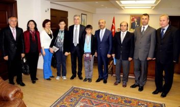 Dünya birincisi ve dünya üçüncüsü öğrenciler, Vali Ataklı’yı ziyaret etti