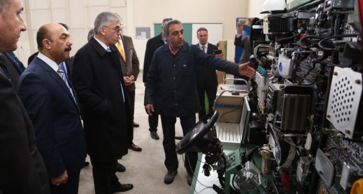 Uygulamalı eğitimle meslek sahibi oluyorlar