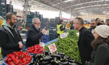 Karacaer : Pahalılıktan  pazarcıda vatandaşda şikayetçi
