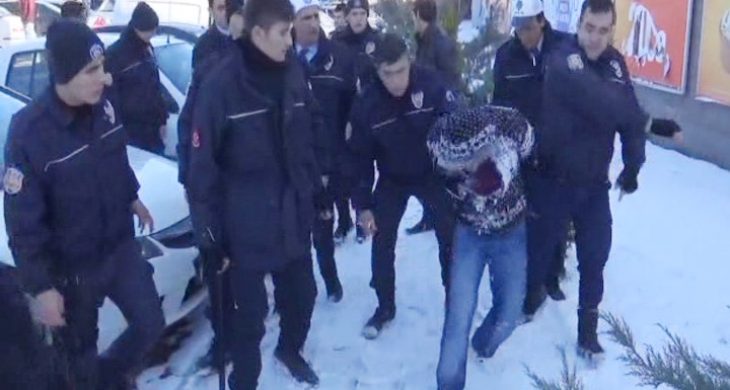 Kavga Eden Gruba Cop Ve Biber Gazlı Müdahale