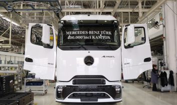 Mercedes-Benz Türk Aksaray Fabrikası’ndan Tarihi Başarı: 400 Bininci Kamyon Üretildi!