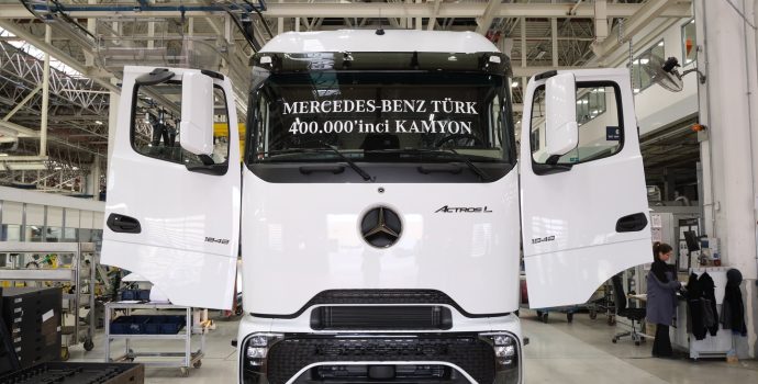 Mercedes-Benz Türk Aksaray Fabrikası’ndan Tarihi Başarı: 400 Bininci Kamyon Üretildi!