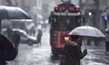 İstanbul’da dolu sürprizi