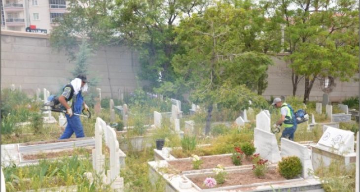Mezarlıklarda Bayram Temizliği Başladı