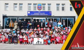 Miniklerden Jandarmaya Cumhuriyet Bayramı ziyareti