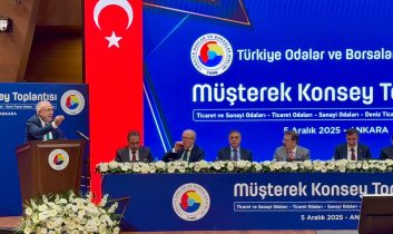 Özkök Masaya Yumruğu Vurdu: ‘Zaman Kalmadı! Su Gelmeli, Demiryolu Başlamalı!