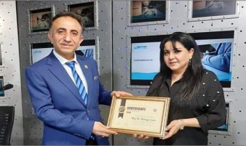 Prof.Dr.Ramazan Çakır’a başarı ödülü verildi