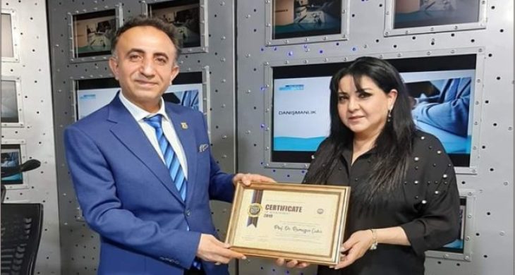 Prof.Dr.Ramazan Çakır’a başarı ödülü verildi