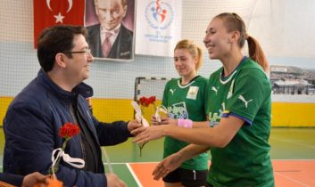 Başkan Yazgı, Bayan Sporcuların Kadınlar Günü’nü Kutladı