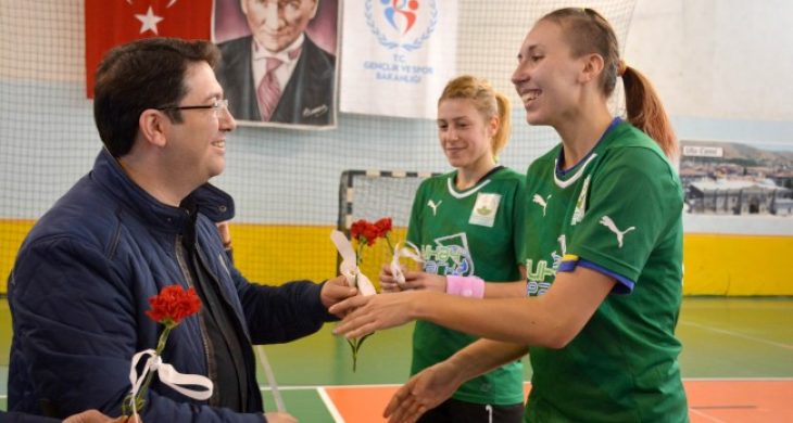 Başkan Yazgı, Bayan Sporcuların Kadınlar Günü’nü Kutladı