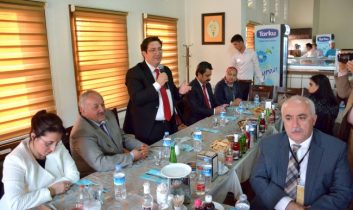 Başkandan Akademisyenler Onuruna Yemek