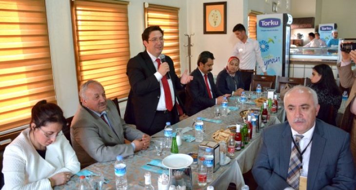 Başkandan Akademisyenler Onuruna Yemek