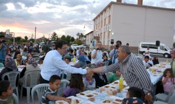 Aksaray’da Toplu İftar Ve Mahalle Meclisi Toplantıları Sürüyor