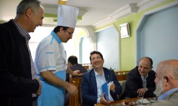 Başkan Yazgı Eski Sanayi Caddesi Esnafı İle Kahvaltıda Buluştu