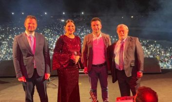 Sanatçı Zara, Kahtalılara muhteşem bir gece yaşattı