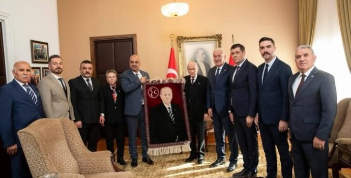 TBMM’de Bahçeli’ye Ziyaret: Aksaray’ın Vefası Taşpınar Halısıyla Sunuldu