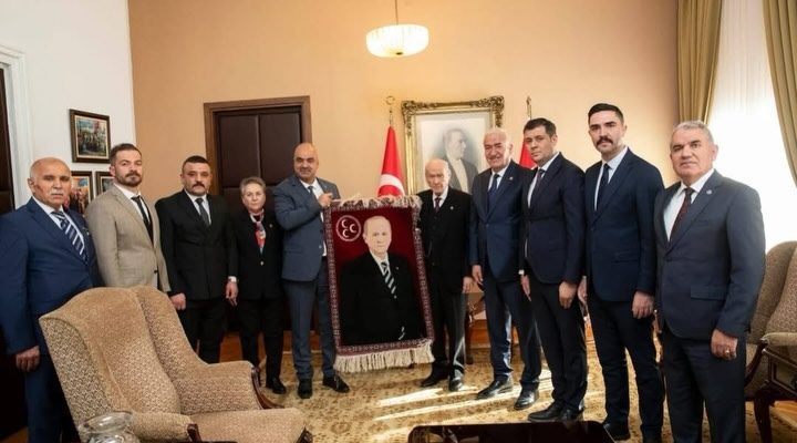TBMM’de Bahçeli’ye Ziyaret: Aksaray’ın Vefası Taşpınar Halısıyla Sunuldu