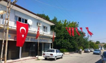 Köyü Türk Bayrağı İle Donattılar