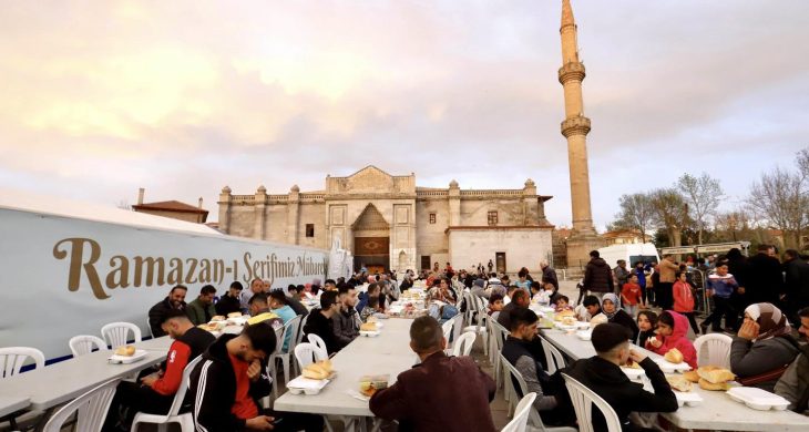 Ulu Cami Önünde Kurduğumuz İftar Çadırımıza Tüm Vatandaşlarımızı Bekliyoruz