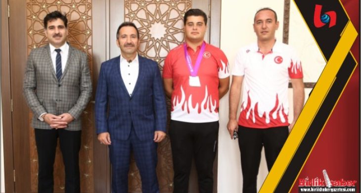 Vali Ali Mantı’dan Başarılı Sporcumuza Ödül