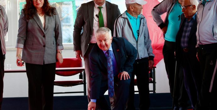 Vali Murat Duru’dan Huzurevine Sürpriz Ziyaret! Bocce Maçıyla Moral Verdiler