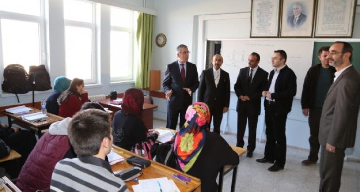 Vali Ataklı Anadolu İmam Hatip Lisesi’ni ziyaret etti.