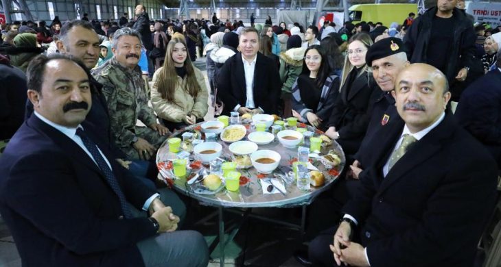 Gönül soframızda birlikteyiz