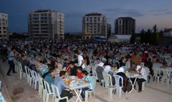 Yunus Emre Mahallesinde Toplu İftar