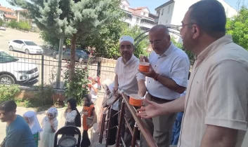 Yakabağlar Camii’nde Aşure İkramı