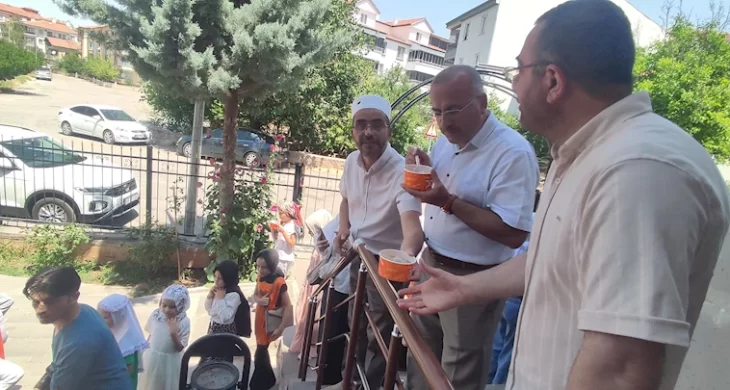 Yakabağlar Camii’nde Aşure İkramı
