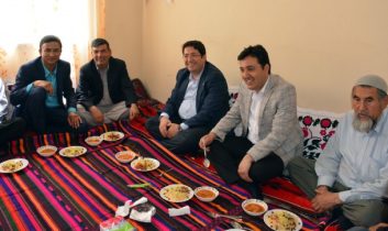 Başkan’a, Özbek Pilavı İkram Ettiler