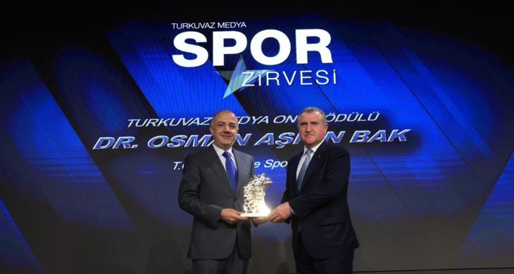 Osman Aşkın BAK’a Spor Hizmet Onur Ödülü