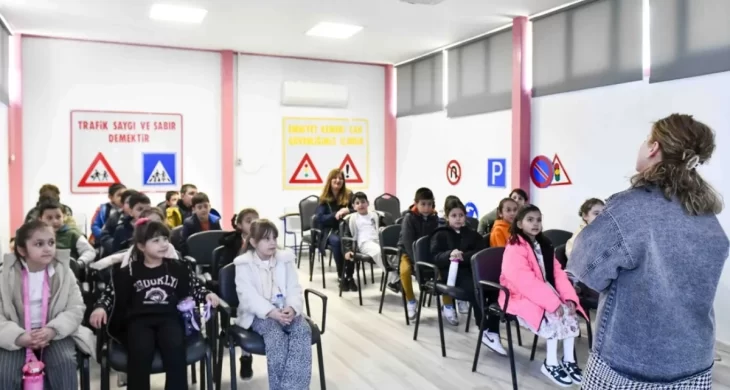 ABB Kurtuluş Parkı Trafik Eğitim Merkezi’nde çocuklar için eğitimlerini sürdürüyor