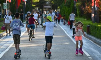 Başkentliler yazın keyfini park ve rekreasyon alanlarında çıkarıyor