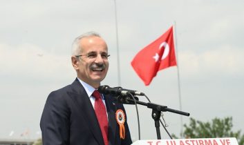 Bakan Uraloğlu’ndan Trabzon’a müjde: Türkiye’de denize yapılan üçüncü havalimanını tasarladık