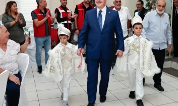 Adana’da geleneksel “sünnet şöleni” düzenlendi