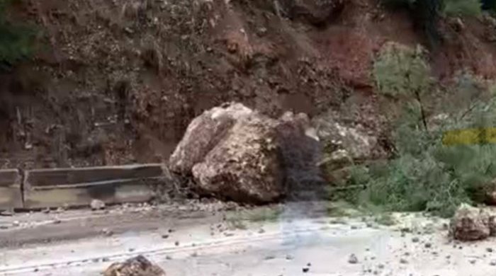 Isparta-Antalya kara yolunda heyelan: Ulaşım yeniden sağlandı