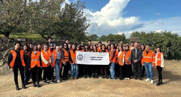 ADÜ öğrencileri LÖSEV için mandalina hasadı yaptı