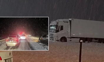 Afyon-İzmir yolu kar nedeniyle kapandı