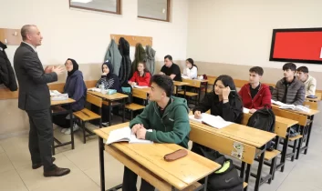 Ağrı Milli Eğitim Müdürü Kökrek YKS çalışmalarını inceledi