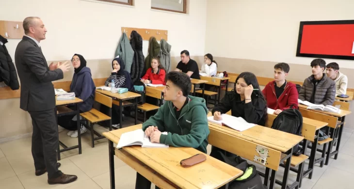 Ağrı Milli Eğitim Müdürü Kökrek YKS çalışmalarını inceledi