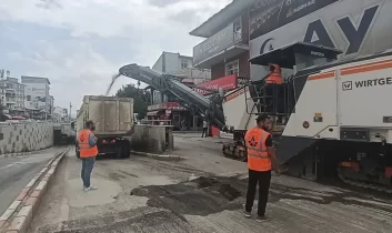 Ağrı Valiliği öncülüğünde Kağızman Caddesi asfalt yenileme çalışmaları başladı