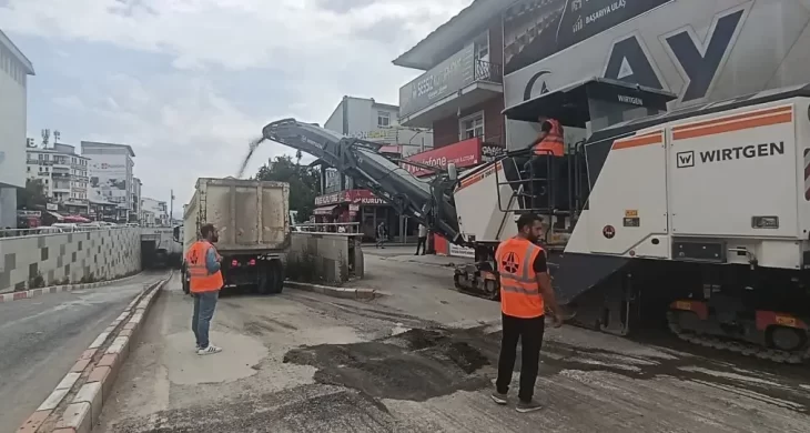 Ağrı Valiliği öncülüğünde Kağızman Caddesi asfalt yenileme çalışmaları başladı
