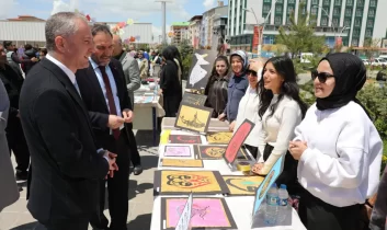 Ağrı’da “Vakti Kuşanmak” sergisine ilgi